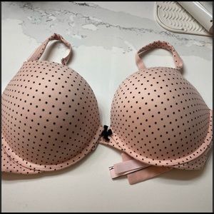 SOLD Victoria’s Secret push-up bra